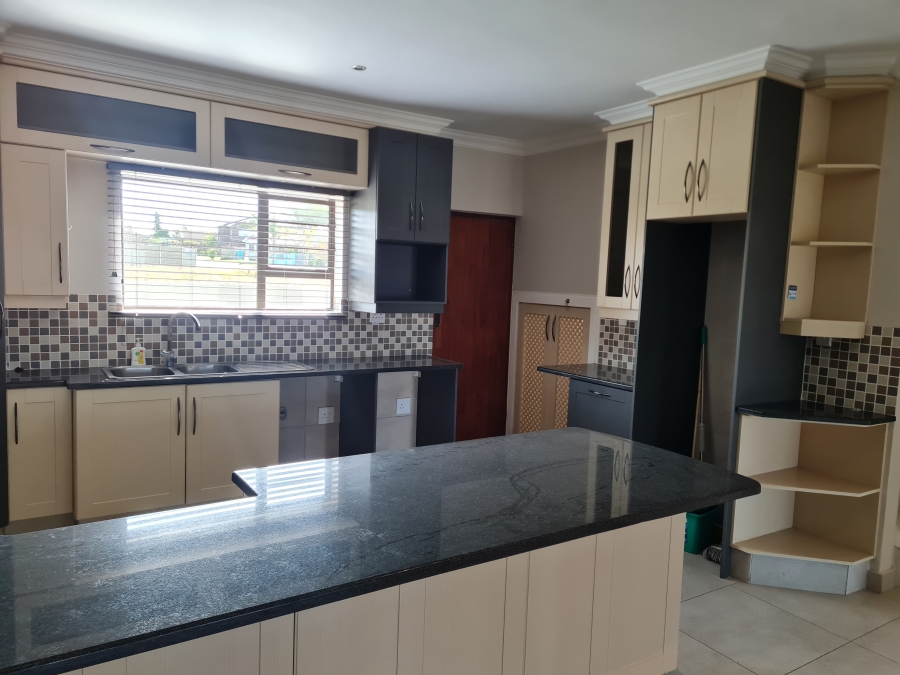To Let 3 Bedroom Property for Rent in Wavecrest Eastern Cape